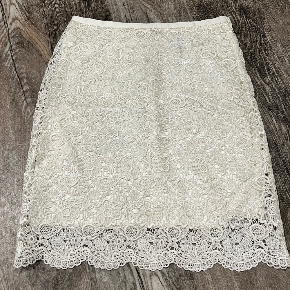 Lacey white pencil skirt